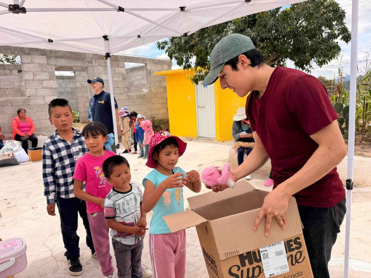 Entrega de juguetes en San Ildefonso