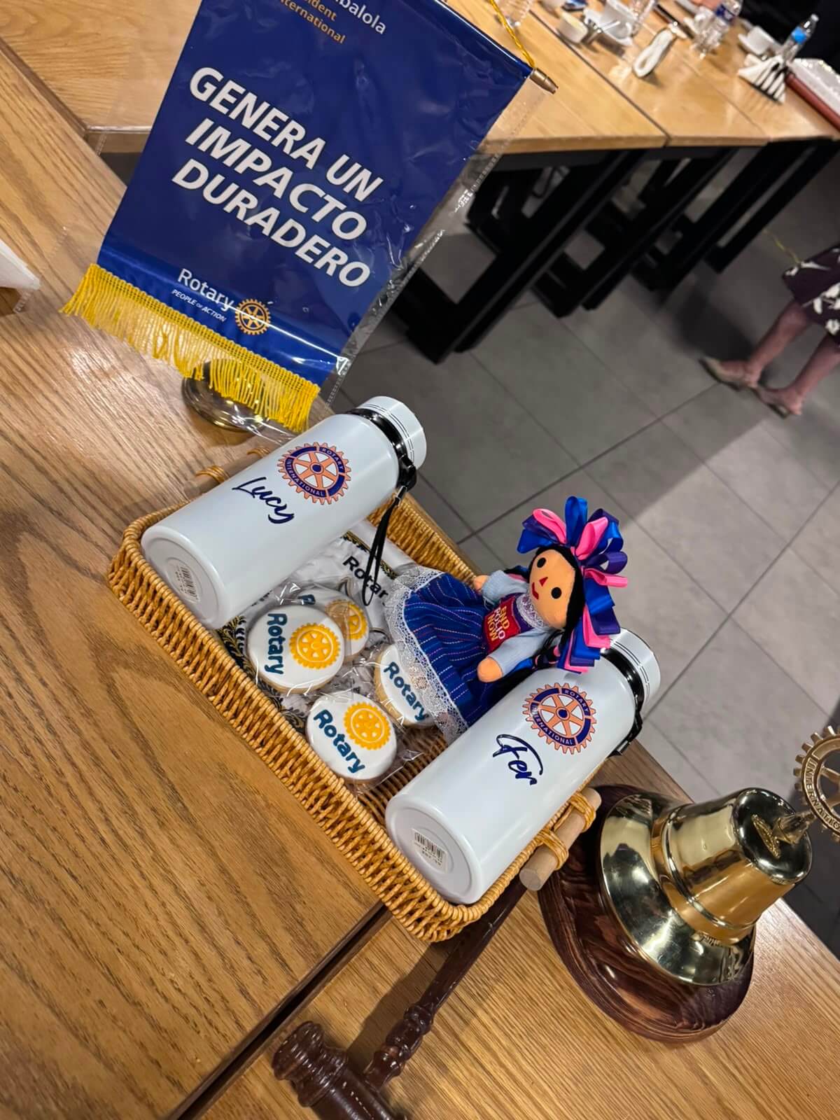 Detalle de bienvenida al Gobernador